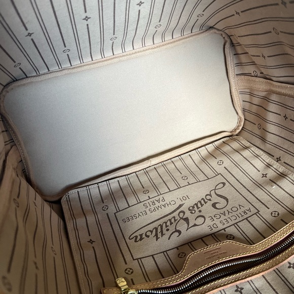 Neverfull MM in Monogram - Picture 15 of 17